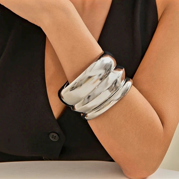 3 Round Chunky Bracelets. Smooth metal.Bangles Trendy Designe. Hupoallergenic - Picture 4 of 13